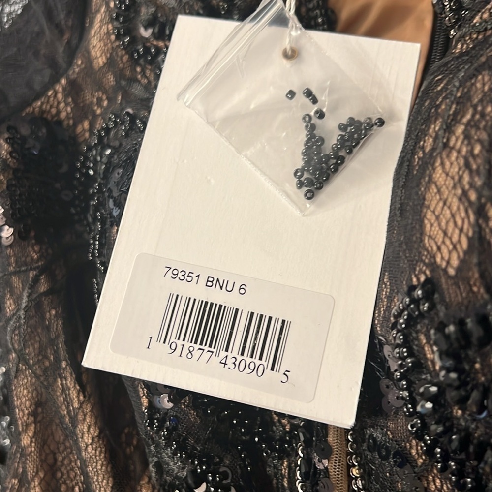 Mac Duggal 79351 NWT Embellished Long Sleeve Plunge Neck Trumpet Gown - Picture 9 of 9